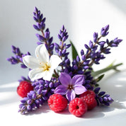 Lavender, jasmine and raspberry represent the olfactory notes of the perfume.