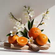 Mandarin, jasmine and wood represent the olfactory notes of the perfume.