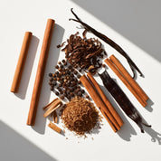 Cinnamon, pepper, tobacco leaves and vanilla represent the olfactory notes of the perfume.