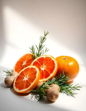 Grapefruit, ginger and rosemary represent the olfactory notes of the perfume.