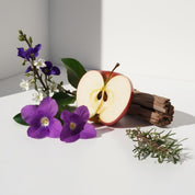 Apple, violet and cedar representing the olfactory notes of the perfume.