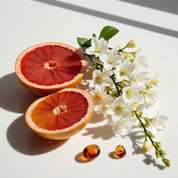 Grapefruit, jasmine and amber represent the olfactory notes of the perfume.