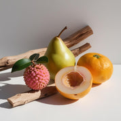 Lychee, pear and wood represent the olfactory notes of the perfume.