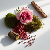 Peony, moss, wood and pink pepper represent the olfactory notes of the perfume.